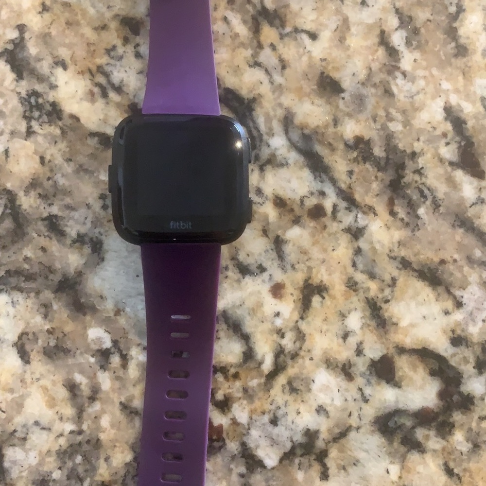 Fitbit Versa - image 2